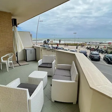Apartment La Terrazza Sul Porto Lido di Ostia