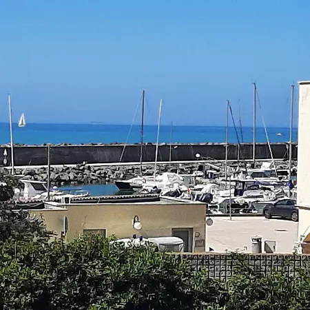 La Terrazza Sul Porto Apartment *